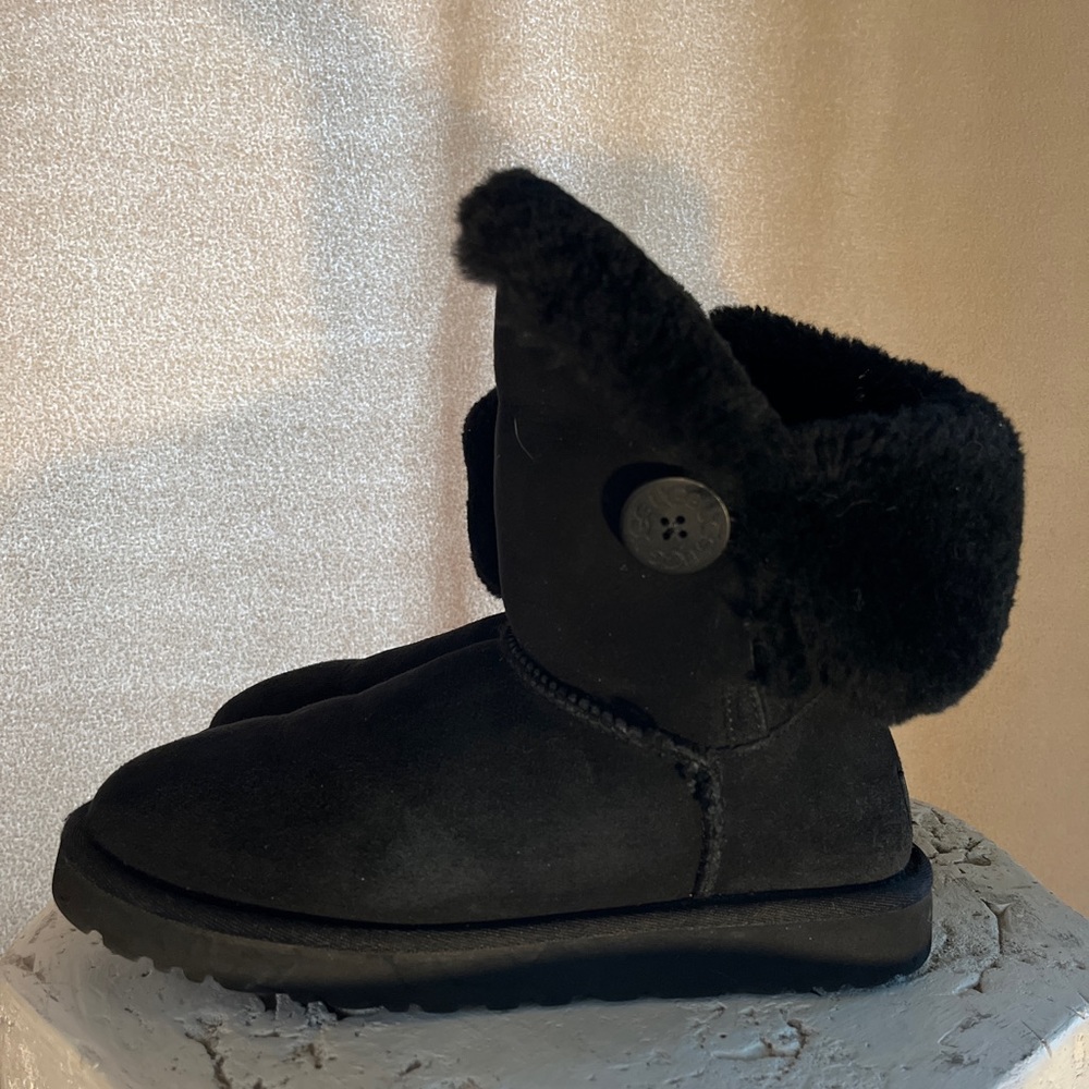 Women’s Bailey Button II UGG Boots